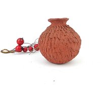 Vintage Miniatur Rote Keramik Vase Mit Strukturierter Oberfläche von VintageMuseumShop