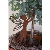 Gärtnernde Fee Mit Schere - Edelrost Gartenstecker Gärtnernde Fee Mit Schere - Edelrost Gartenstecker von VintageOneDeko