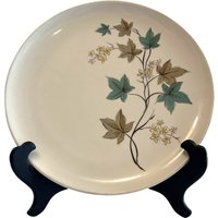 Vintage Woodbine Muster Teller ~ Unbeschwert Syracuse True China Speiseteller Keramik Geschirr Herbst Blatt Mid Century Küchen Dekor von VintageParamour