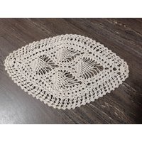 Kleine Gehäkelte Tischdecke, Handgestrickte Weiße Strickdecke, Rustikale Geschenk Für Sie, Gestrickte Decke von VintagePisiShop