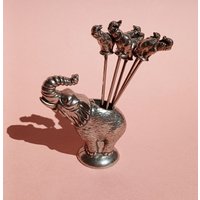 Vintage Aperitifspieß Mit Figur Elefantenhalter Und Der Standfigur Elefant. Set Aus 6 Spießen. Cocktailspieße. Aperitif-Spieß von VintageRetroDecoFlea