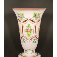 Boho Handbemalte Weiße Emaille Schliff Zu Cranberry Glas Vase von VintageRetroEu