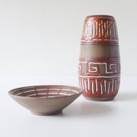 Braune Mid Century Vase Und Schale, Abstraktes Dekor in Rot Weiß, Von Von Der Trenck, West German Pottery von VintageRetroVases