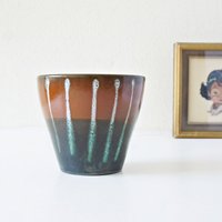 Ein Grüner, Weißer Und Orangefarbener Mid Century Blumentopf von VintageRetroVases