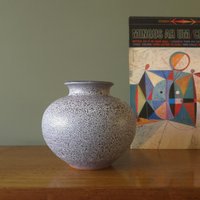 Gramann Römhild Mid Century Vase Ostdeutsche Studiokeramik L Lilac & Grey von VintageRetroVases