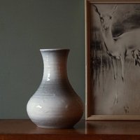 Graue Und Weiße Mid Century Vase Von Bay Keramik von VintageRetroVases