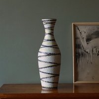 Ilkra, Große Weiße, Schwarz Und Gelbe Mid Century Vase. Westdeutsche Keramik von VintageRetroVases