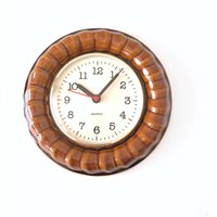 In Warmen Brauntönen Mid Century Wanduhr | Westdeutsche Keramik In Warmen Brauntönen Mid Century Wanduhr | Westdeutsche Keramik von VintageRetroVases