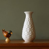 Jasba, Weiße Mid Century Vase, Reliefdekor, Westdeutsche Keramik von VintageRetroVases