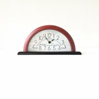 Junghans Vintage Burgunderrote, Schwarz-Weiße Tischuhr/Schreibtischuhr Made in Germany von VintageRetroVases