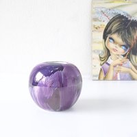 Lilafarbene Vintage Kugelvase in "Metallic'-Dekor von VintageRetroVases