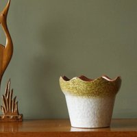 Marei, Weiß Und Grüner Mid Century Blumentopf von VintageRetroVases