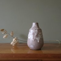 Mid Century Fat Lava Vase in Zartlila Und Weiß von VintageRetroVases