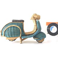 Mid Century Korb-Roller 1970Er Jahre Handgewebtes Lambretta Modell Vintage Rattan Dekorativer Roller von VintageRetroVases