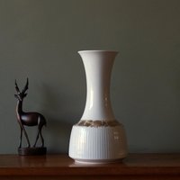 Rosenthal Studio Line Große Weiß Und Gold Mid Century Porzellan Vase Von Tapio Wirkkala, Deutschland von VintageRetroVases