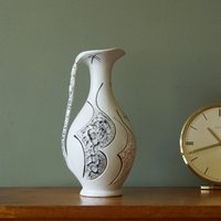 Rrk | Rhein Ruhr Keramik Weiße Mid Century Vase, Abstraktes Reliefdekor, Westdeutsche Keramik von VintageRetroVases