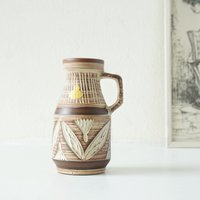 Sawa Braun-Beige Mid-Century Vase, Sgrafitto Dekor, Westdeutsche Keramik von VintageRetroVases