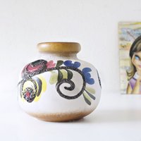 Scheurich, Weiße Mid-Century Vase, Buntes Blumendekor, Westdeutsche Keramik von VintageRetroVases