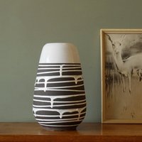 Schlossberg Mid Century Vase, Dekor "Roulette', Braun-Weiß von VintageRetroVases