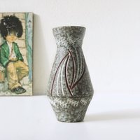 Siershahn Grün-Weiße Mid-Century Vase, Abstraktes Sgraffito Dekor von VintageRetroVases