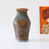 Ü-Keramik ""Roboter"", Braune Und Blaue Mid Century Vase, Reliefdekor, Westdeutsche Keramik." von VintageRetroVases