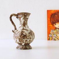 stein Keramik, Mid Century Fat Lava Vase, Weiß Und Braun von VintageRetroVases