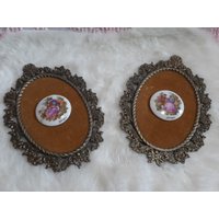 Vintage Italien Paar Porzellan Bild Auf Braunem Samt Messing Gerahmtes Bild-Eine Unverwechselbare Kreation Von Century Inc von VintageRomanticCo