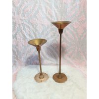 Vintage-Kerzenhalter Aus Massivem Messing in Trompetenform Mit Mehreren Höhen, 11 "Und 14, 5" 2Er-Set Made India Vintage-Kerzenhalter Aus Massivem Messing in Trompetenform Mit Mehreren Höhen, 11 "Und 14, 5" 2Er-Set Made India von VintageRomanticCo