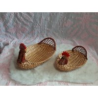 Vintage Wicker Hahn Form Korb 2Er-Set von VintageRomanticCo