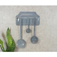 Altes Löffelblech, Kellenblech Mit 3 Kellen - Emaille Grau-Weiß von VintageScheune