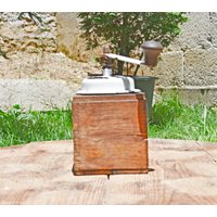 Antike Holz Kaffeemühle 1900Er Metall Griff, Distressed von VintageShopEU