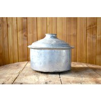 Antikes Kupfergefäß Mit Deckel Handgemachte Rustikale Bauernhausdekoration von VintageShopEU