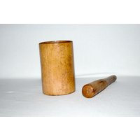 Rustikaler Mörser Mit Stößel Aus Holz von VintageShopEU