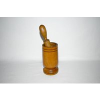 Rustikaler Mörser Mit Stößel Aus Holz von VintageShopEU
