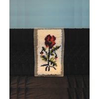 Vintage Rosen Wollteppich 1960S Gestickter Wandbehang von VintageShopEU
