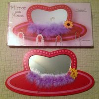 Spiegel Roter Mit Holzrahmen in Form Eines Hutes von VintageShopandNew