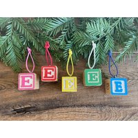 Buchstabe E Vintage Alphabet Block Ornament // Ihre Wahl Initial Zahlen Weihnachts von VintageSilverLining