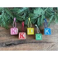 Buchstabe K Vintage Alphabet Block Ornament // Ihre Wahl Initial Zahlen Weihnachts von VintageSilverLining