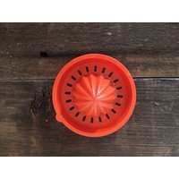 Vintage 1960's Tupperware Saftpresse // Rostorange Retro Kitchen Vintage 1960's Tupperware Saftpresse // Rostorange Retro Kitchen von VintageSilverLining