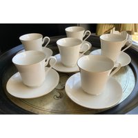 Anspruchsvolles 16-Teiliges Home Styles Fine China Tee-Set ~ Enthält 6 Tassen, Untertassen, 1 Servierschüssel, Servierplatte, Milchkännchen Und von VintageSoulBrunch