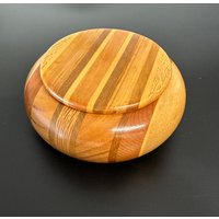Hand Geschnitzte Holzdose Einzigartig Schöne Dose Aus Holz Deckel Box Vintage Handarbeit Neuseeland von VintageStarsParis