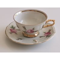 Bareuther Vintage Gold Besetzt Und Handbemalt Feines Knochen Porzellan Mokkatasse Tasse Mit Untertasse Aus Bayern Deutschland | Ca. 1940 Bareuther Vintage Gold Besetzt Und Handbemalt Feines Knochen Porzellan Mokkatasse Tasse Mit Untertasse Aus Bayern Deutschland | Ca. 1940 von VintageStoreAntiques