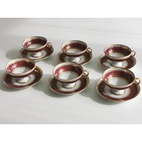 Graf Von Henneberg Goldrand Violette Porzellan Teetassen | 6 Und Untertassen Aus Deutschland | Um 1940 Graf Von Henneberg Goldrand Violette Porzellan Teetassen | 6 Und Untertassen Aus Deutschland | Um 1940 von VintageStoreAntiques