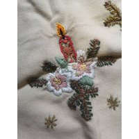 Kleiner Läufer Weihnachtstischdecke Bestickt Kleiner Läufer Weihnachtstischdecke Bestickt von VintageStorebySteph