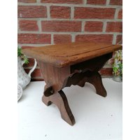 Uralter Hocker Kleine Bank Uriger Beistelltisch Massive Blumenbank von VintageStorebySteph