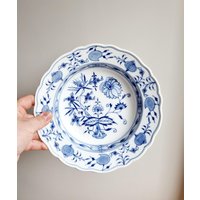 Meissen Blauer Zwiebelteller - 24 cm Erste Qualität, Deutsches Porzellan Aus Den 1900Er Jahren, Zwiebelmuster Nie Benutzt von VintageStoryDesign