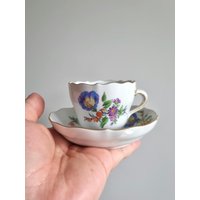 Meissen Mokkatasse Mit Untertasse | Handgemalte Blumen, Goldrand, 1970Er von VintageStoryDesign