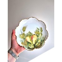Rosenthal Monbijou Birnenteller - Handbemaltes Deutsches Porzellan Antiker Vergoldeter Rand Wanddekoration Aus Den 1910Er Jahren 20 cm Obstdesign von VintageStoryDesign