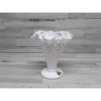 Fenton Milch Glas Hobnail Vase/Vintage Shabby Chic Milchglas Geschenk von VintageTennHouse