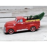 Tier Tablett Dekor/Winter Roter Lkw Mit Zeder Im Bett Kleiner Roter Tier Tablett Dekor/Winter Roter Lkw Mit Zeder Im Bett Kleiner Roter von VintageTennHouse